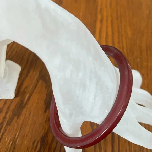 Vintage 1960s–1970s Brown Bakelite Style Bangle Bracelet – Retro Minimalist - Picture 6 of 11